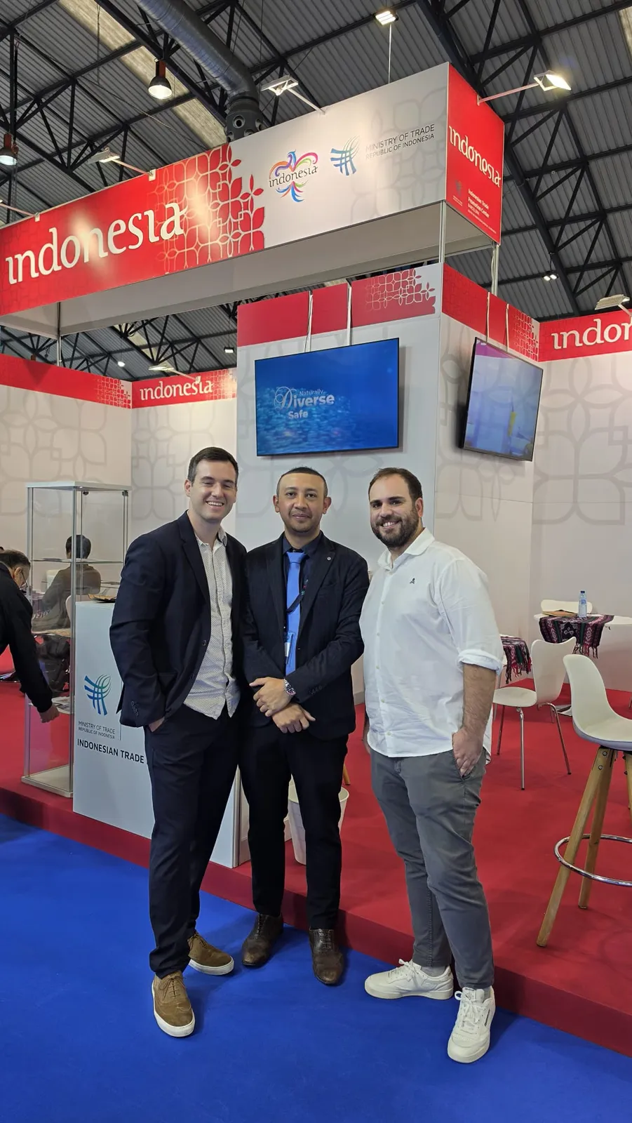 Visitors in front of the Indonesia pavilion in Hall 4