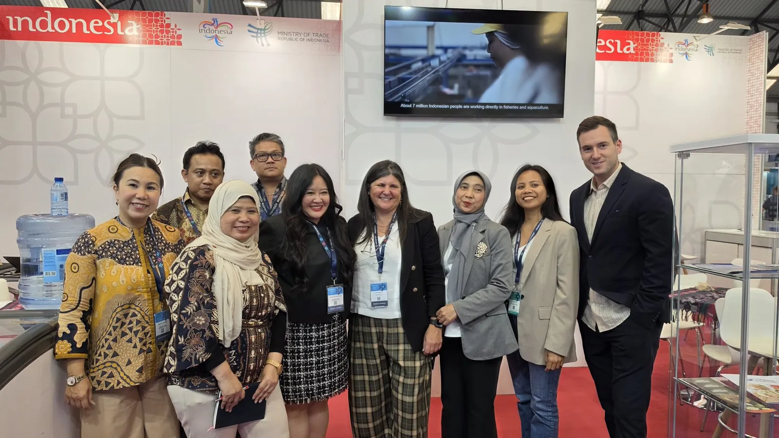 The Indonesian delegation and the pavilion team at Conxemar